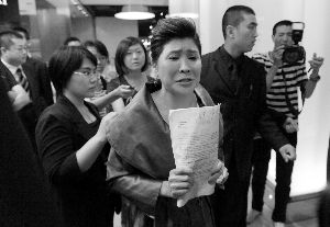 　7月13日，深陷质量门的达芬奇家居在北京召开记者会。晨报记者 李木易/摄