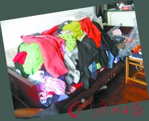 阿辉家堆积成山的外贸成衣样品。 阿辉家堆积成山的外贸成衣样品。