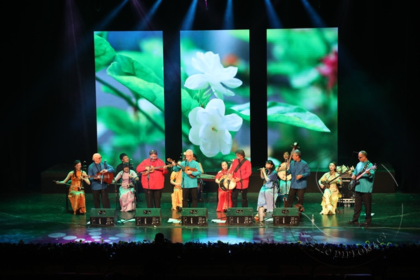 5 中委两支乐队合奏一曲“茉莉花”_副本.jpg